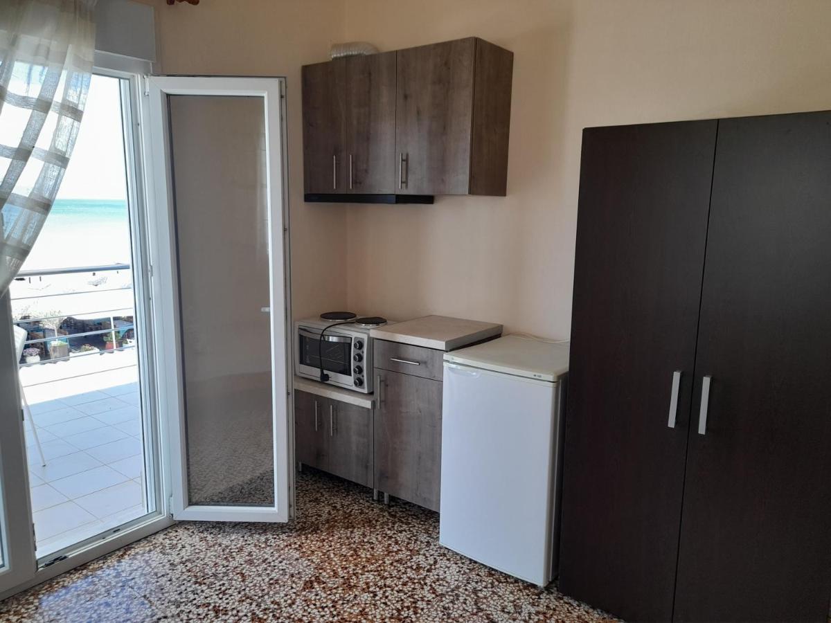 Isalos Apartments Studios Néoi Epivátai Exterior foto